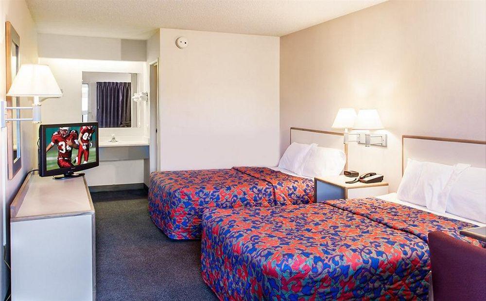 Travelodge By Wyndham Peoria Exterior foto